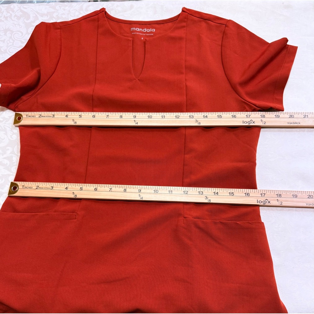 Mandala Women's Rust Orange V Neck Scrub‎ Top With Pockets Size Small Nursing - Picture 4 of 9